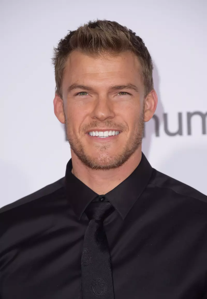Alan Ritchson, agresat sexual de un fotograf 