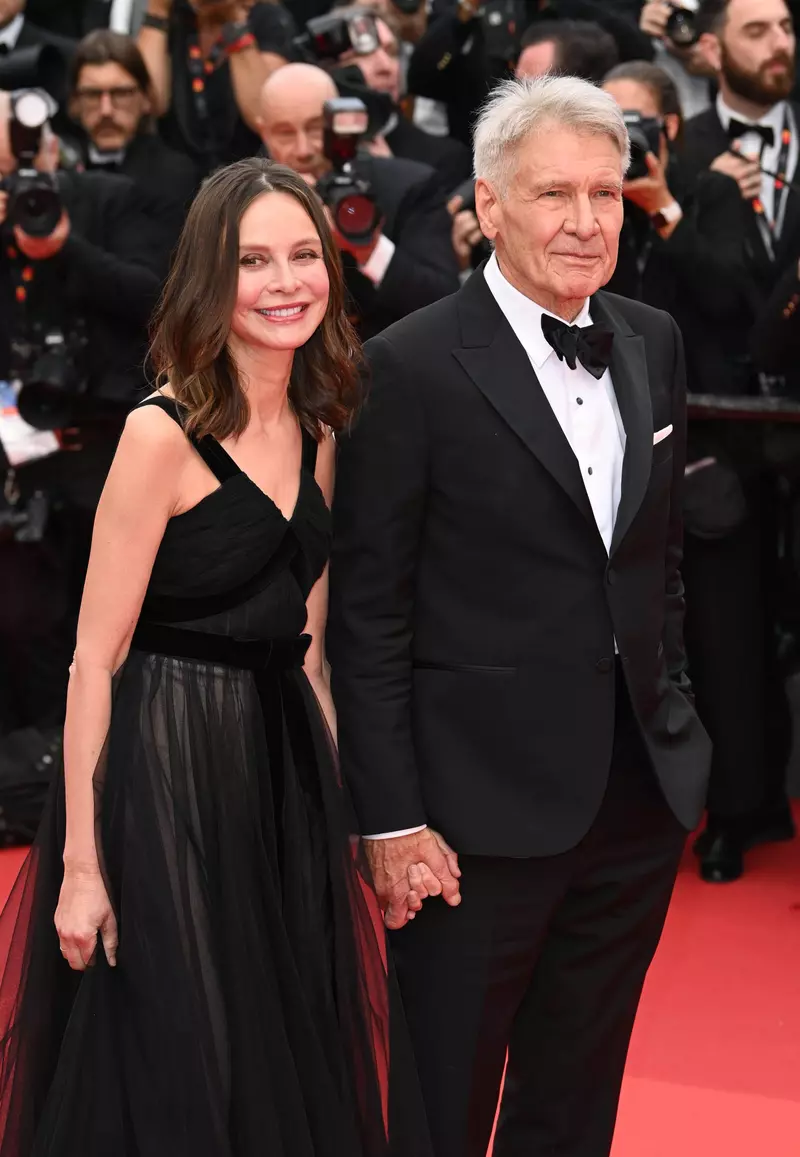 Calista Flockhart și Harrison Ford, spectaculoși pe covorul roșu de la Cannes 2023. Ce gafă au făcut organizatorii