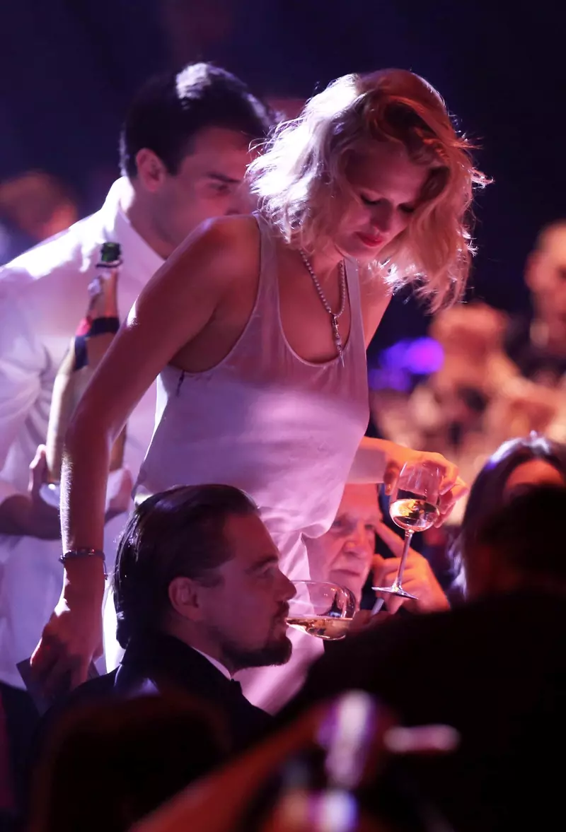 Exclusif – Prix spécial – no web – Leonardo Dicaprio et Toni Garrn à la soirée de l’AmfAR