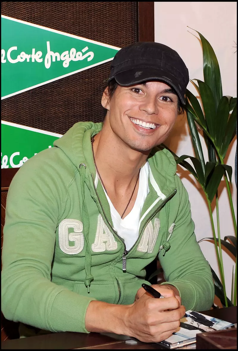 JULIO IGLESIAS JUNIOR FAIT LA PROMOTION DE SON DERNIER ALBUM „PO