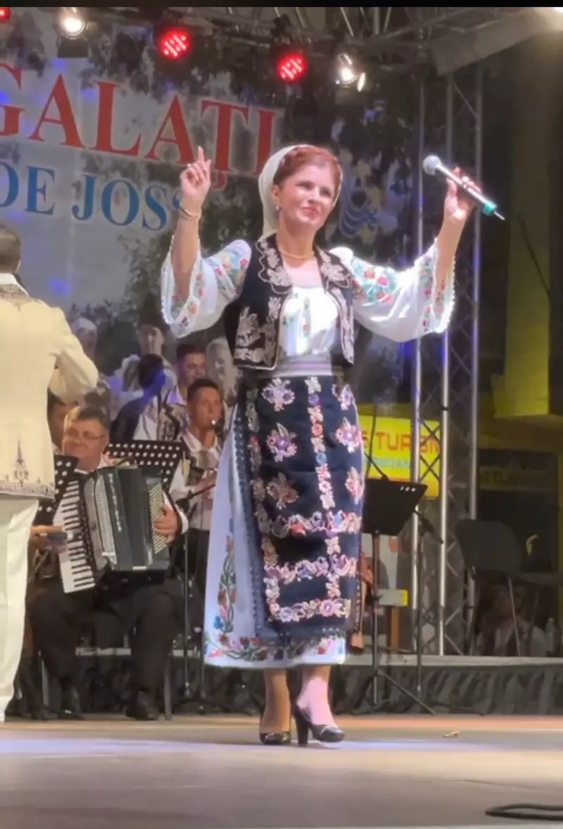 Mariana Ionescu Căpitănescu e cântăreață de muzică populară