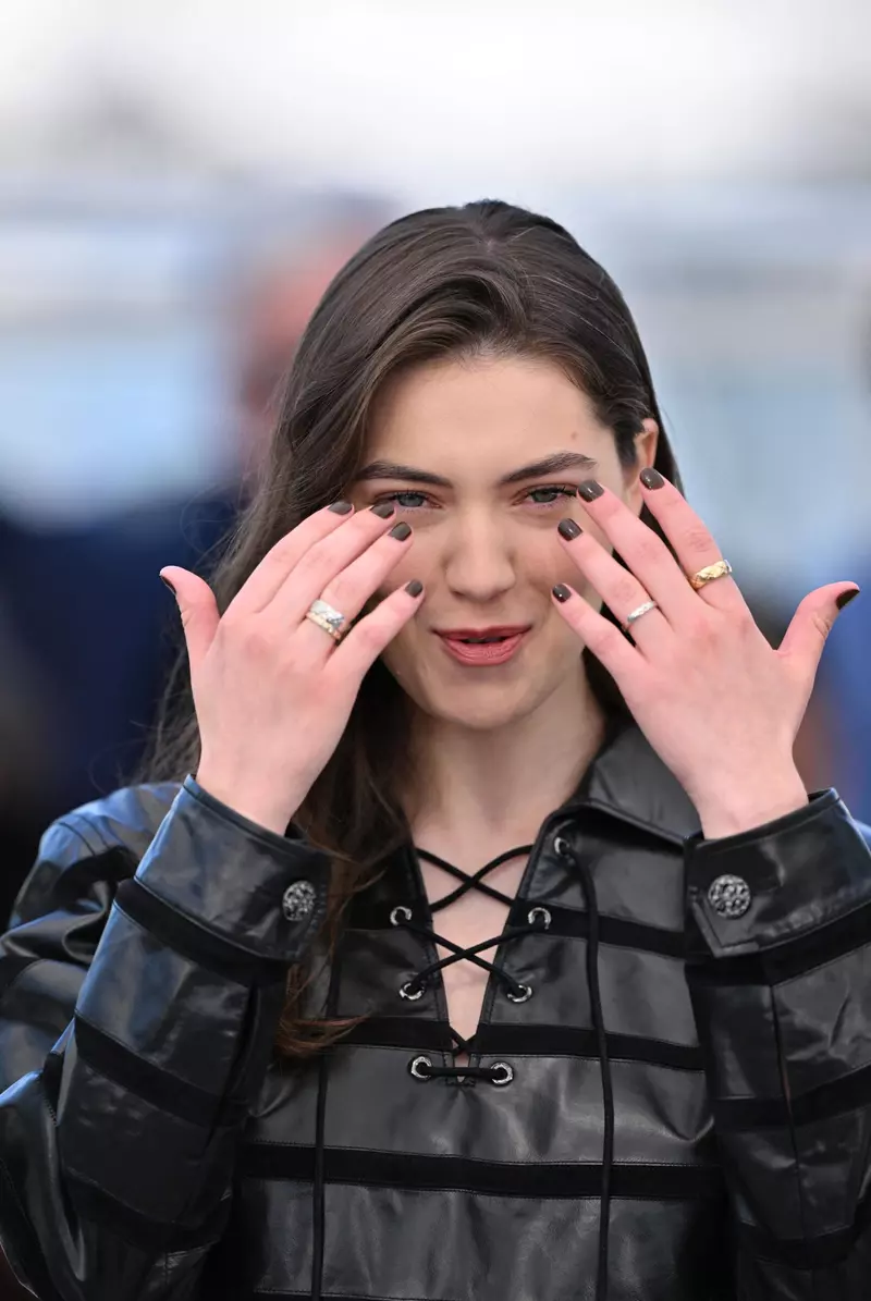 Anamaria Vartolomei, pe covorul rosu la Cannes