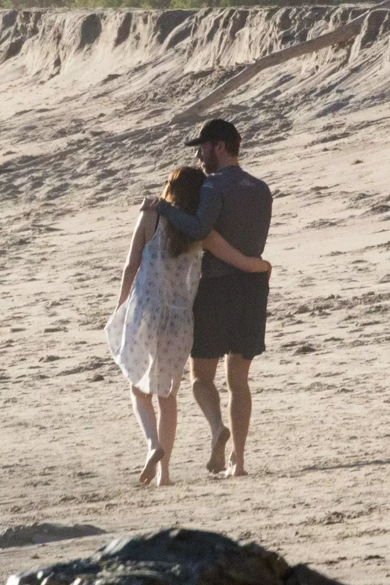 *PREMIUM-EXCLUSIVE* Chris Martin and Dakota Johnson take their romance to the beach in Malibu