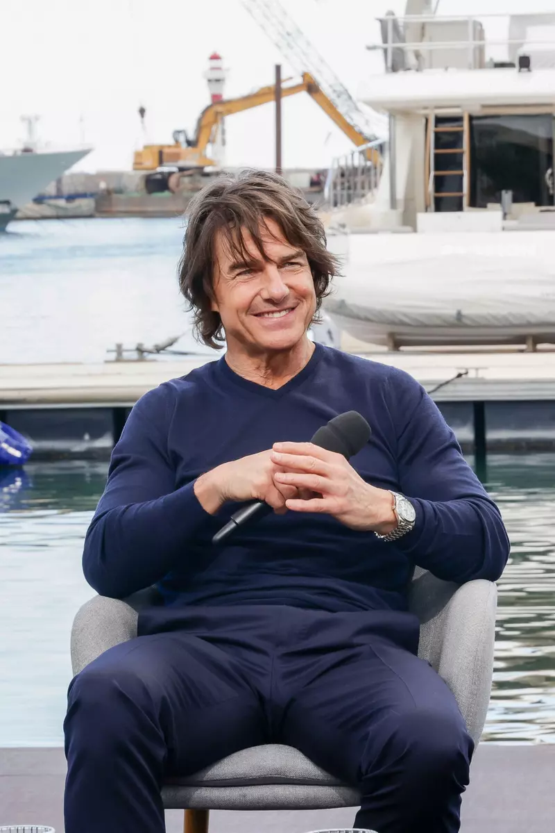 Exclusif – Tom Cruise sur le plateau de l’émission „C à vous” lors du 78ème Festival International du Film de Cannes
