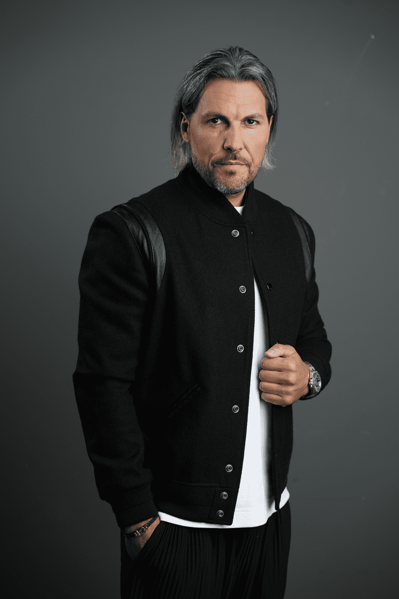 Adi Vasile – prezentator Survivor (2)