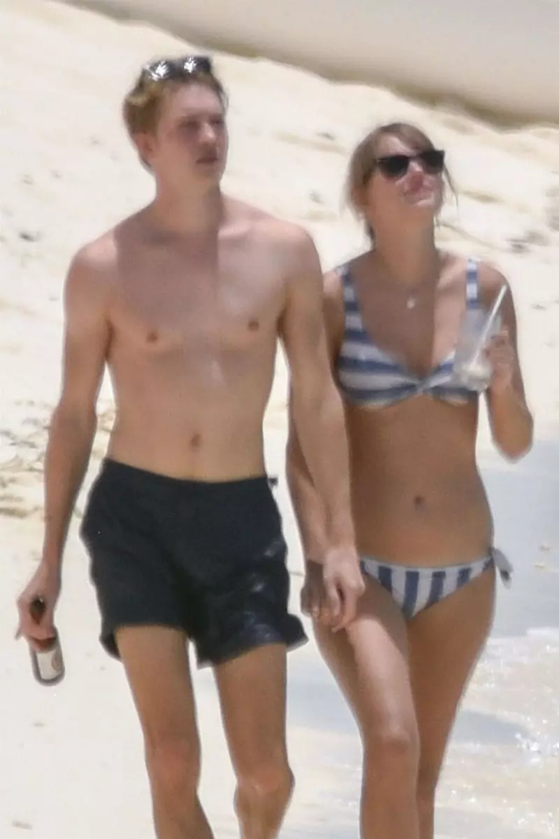 S-a logodit în mare secret. Cine este viitorul soț al artistei