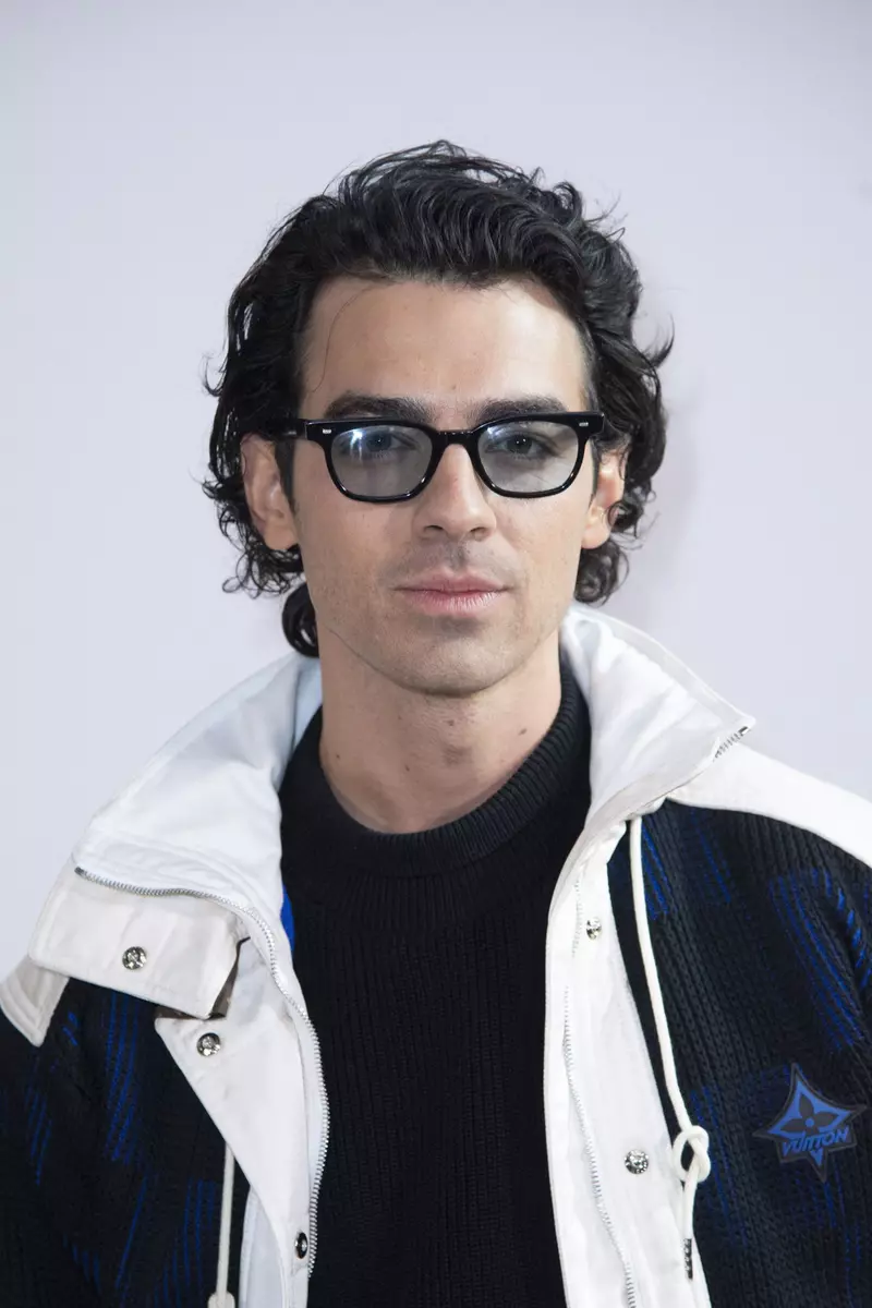 PFW Louis Vuitton Photocall