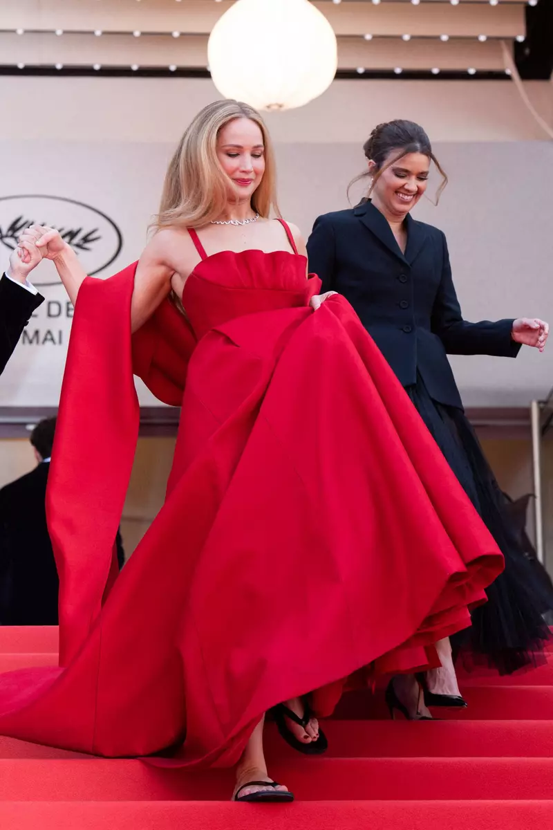 Cannes – Jennifer Lawrence Wears Comfy Flip-Flops