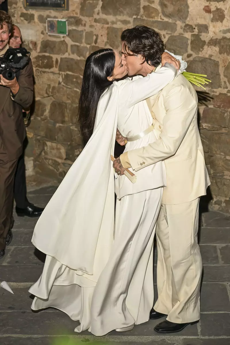 Dove Cameron And Damiano David Wedding In Montalcino