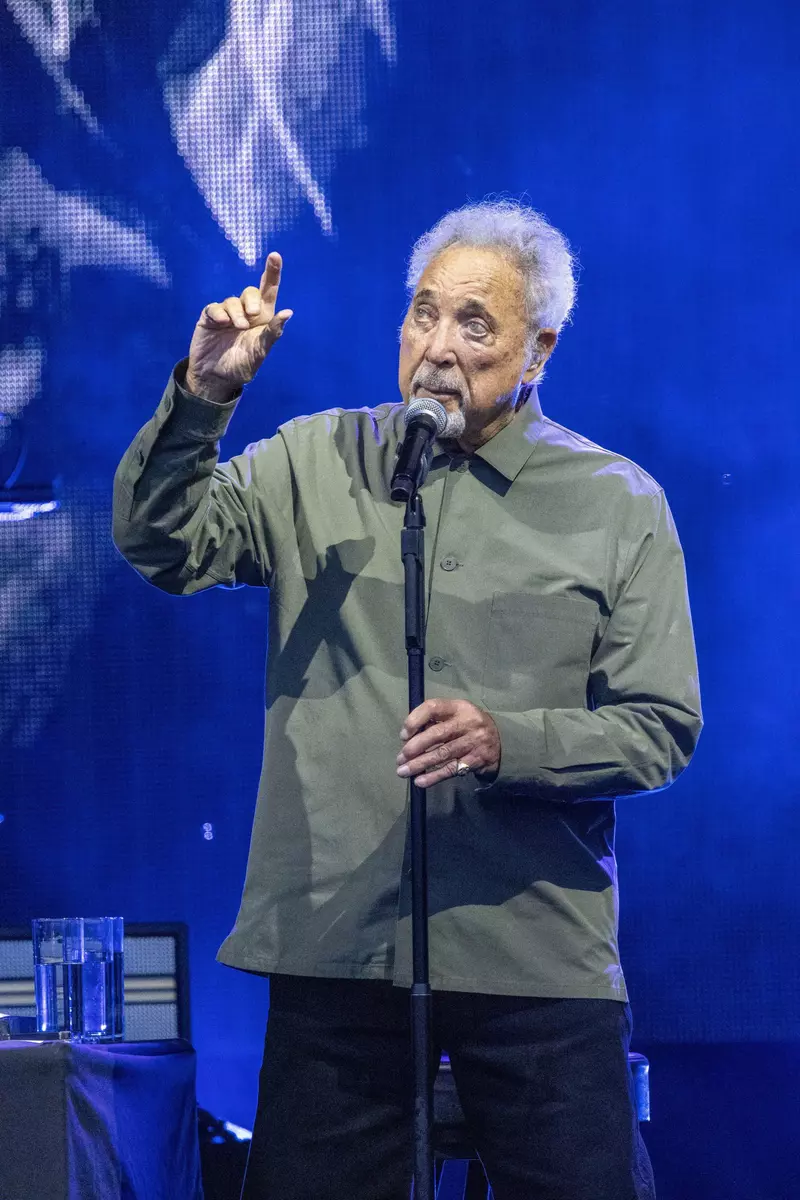 Lulworth Castle, Dorset, UK. 3nd Aug, 2025. Sir Tom Jones performs an emotional set on the Castle Stage at Camp Bestival. Credit: Julian Kemp/Alamy (Editorial Use Only - No Commercial Use)
