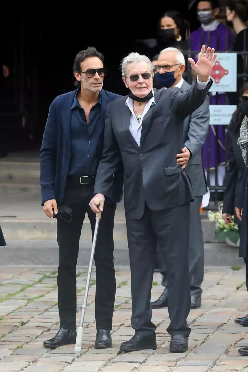 Arrivées – Obsčques de Jean-Paul Belmondo en l’église Saint-Germain-des-Prés, ŕ Paris