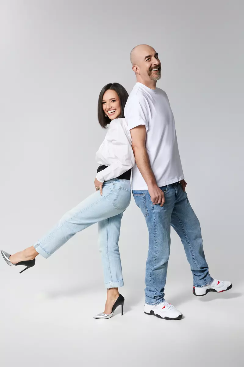 ad_8233