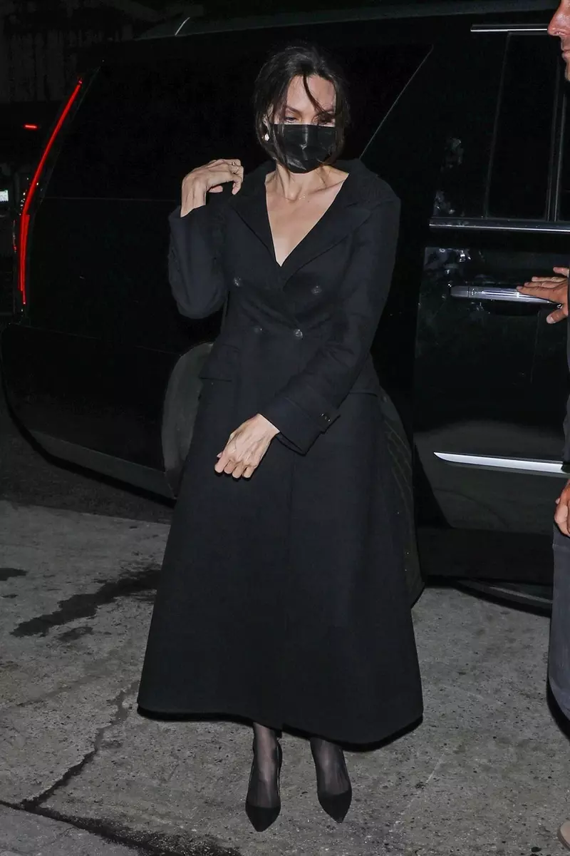 *PREMIUM-EXCLUSIVE* Angelina Jolie and The Weeknd enjoy a romantic dinner together at Giorgio Baldi **WEB EMBARGO UNTIL 2PM PDT ON 09/27/21**