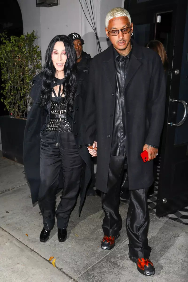 Cher formeaza un cuplu cu fostul iubit al lui Amber Rose, Alexander