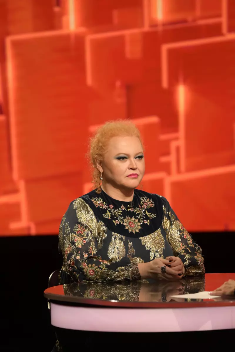 Narcisa Suciu la 40 de intrebari cu Denise Rifai_Kanal D (2)
