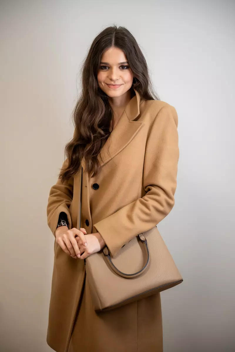 Daria Pentelie joaca in „Lasa-ma, imi place! Camera 609”  (3)