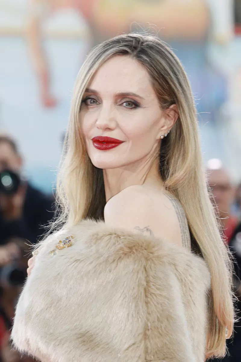 Anfgelina Jolie, ovaționată în picioare la Festivalul de Film de la Veneția 2024 