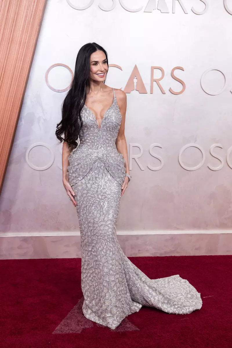 Demi-moore-premiile-oscar-2025