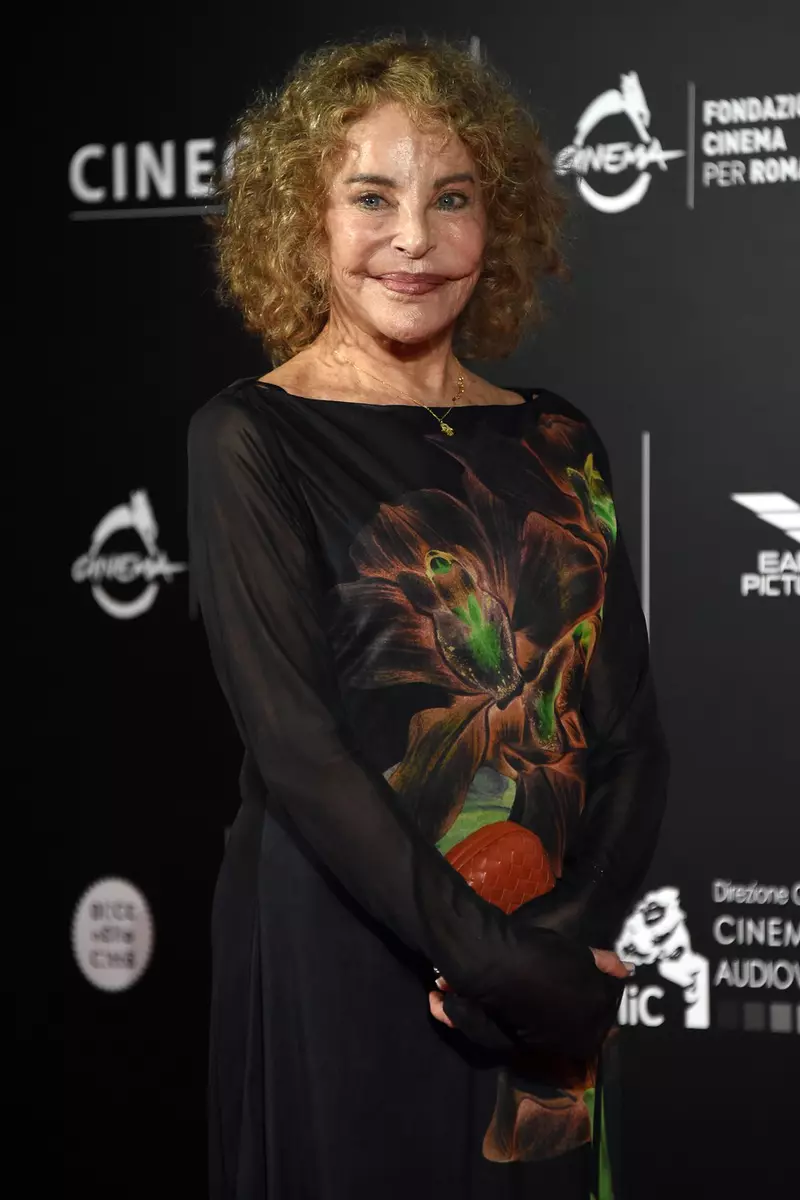 Sydne-Rome-Carina-di-Angeli-din-Moștenirea-familiei-Guldenburg