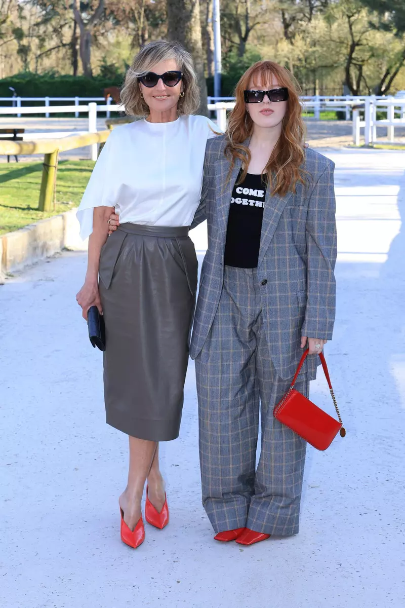 Paris, France. 04th Mar, 2026. Helen Hunt and her daughter Makena Lei pictured at photocall of the Stella McCartney fashion show during Paris Fashion Week on March 4, 2026 in Paris, France. Photo by Jerome Domine/ABACAPRESS.COM Credit: Abaca Press/Alamy L