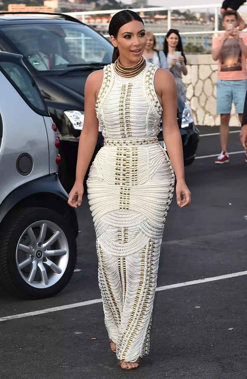 CANNES_-_FRANCE__NOT_AVAILABLE_FOR_ITALY__KIM_KARDASHIAN_ARRIVING_IN_CANNES_BE_PARTY_IN_BOAT_MAIL_ONLINE_IN_BOAT_BYLINE_M.jpg