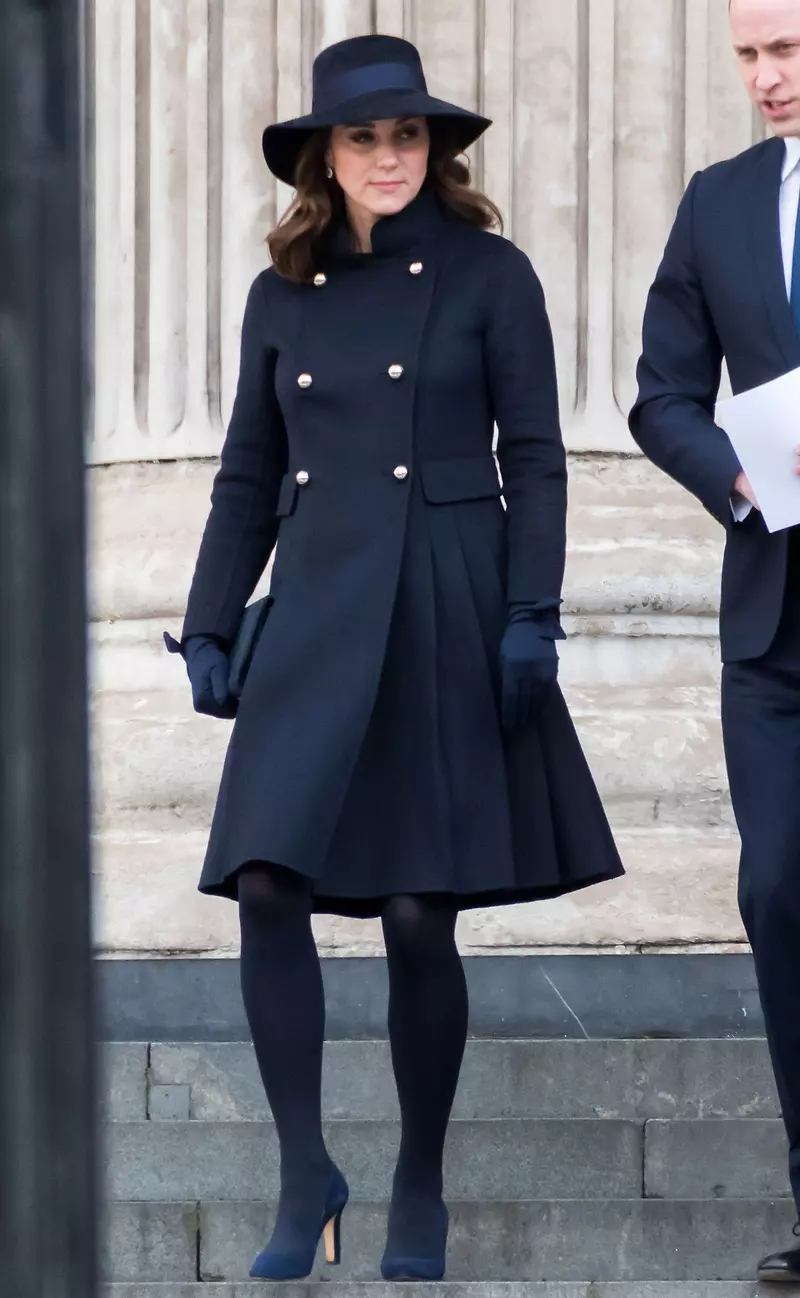 6 piese vestimentare care nu lipsesc din garderoba lui Kate Middleton