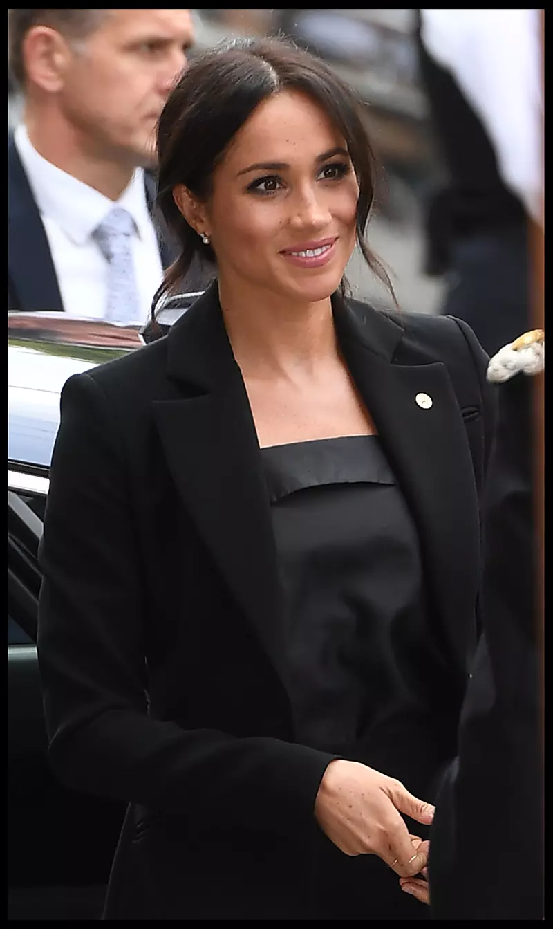 cum a reacționat Meghan Markle atunci când și-a văzut pentru prima oară rochia de mireasă