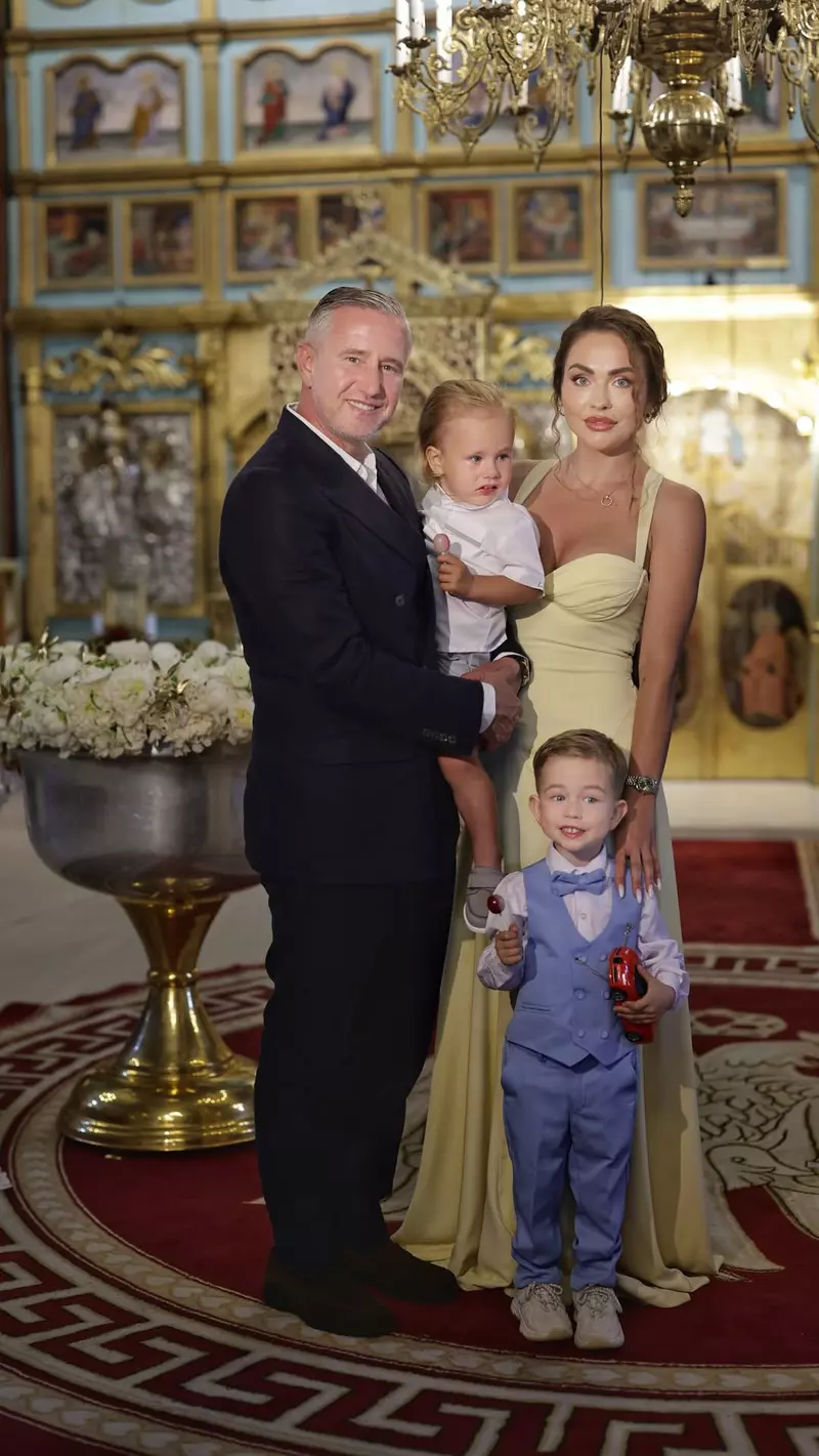 Laurențiu Reghecampf, Corina Caciuc și băieții lor, Liam și Landon, la botezul fiului cel mic
