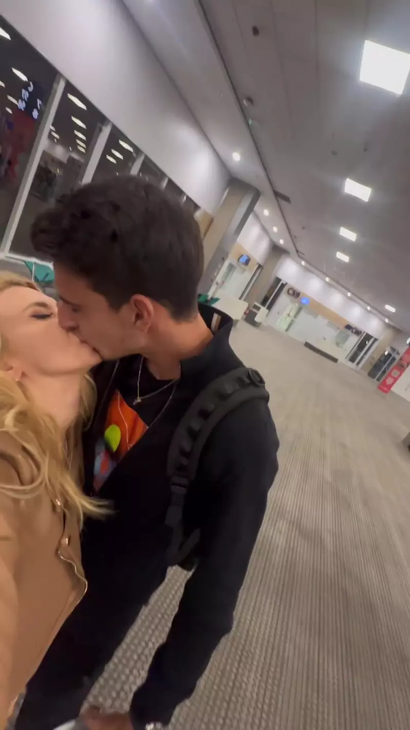 Andreea Bălan și Victor Cornea își iau rămas bun la aeroport în Rio