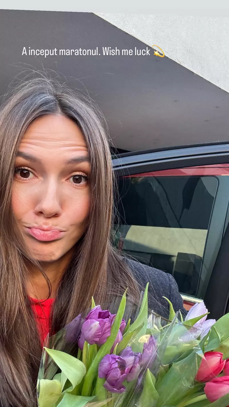 Adela Popescu pregătită pentru serbările celor trei băieți