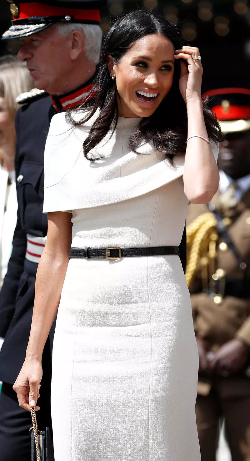 Meghan Markle pantofi mai mari cu un număr