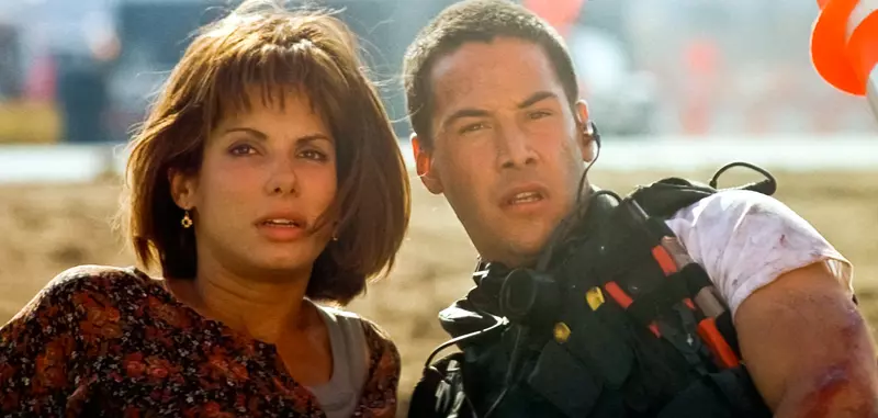 Keanu Reeves şi Sandra Bullock, în filmul Speed