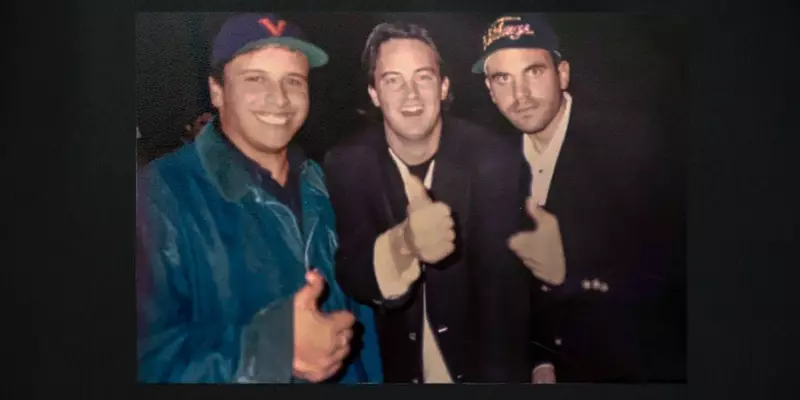 The_One_About_Matthew_Perry_n_S1_E1_00_02_21_21