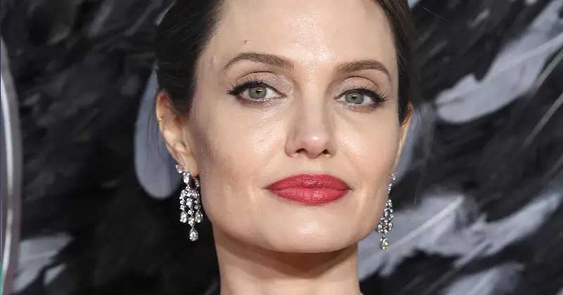 ANGELINA JOLIE: Diện đồ đơn giản nhưng ít ai ngờ Angelina Jolie đã chi gần  500 triệu đồng cho trang phục trong chuyến đi Paris vừa qua