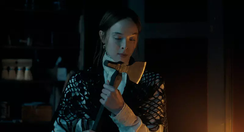 Monster__The_Lizzie_Borden_Story_n_S1_E4_00_23_57_14R