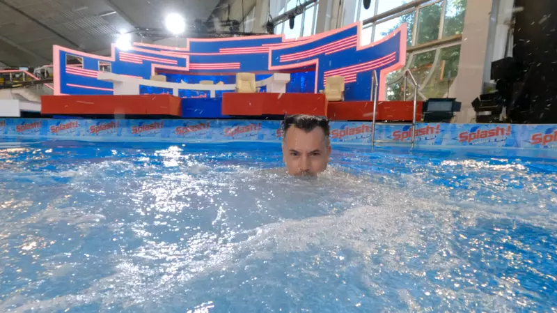 Răzvan Fodor a testat pe propria piele înălțimile Splash! Vedete la apă (1)