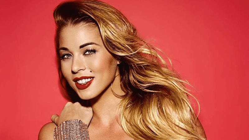 Roxana Nemeş a fost cerută de nevastă în centrul Bucureştiului: „Sunt în extaz!” / Primele imagini de la faţa locului