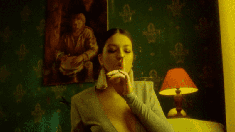 Cleopatra Stratan, mai sexy ca niciodată în videoclipul piesei „La ușa mea”. „Filmările au fost extenuante”