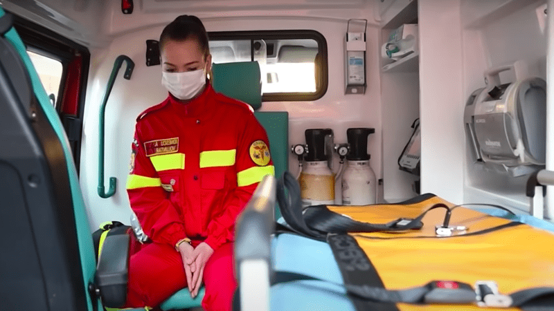 Videoclipul viral în care apar Nadia Comăneci, Simona Halep și Maia Morngestern: „Cine-i salvează pe eroi”. Piesa lui Smiley a devenit imnul împotriva COVID-19