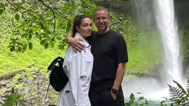 Laurențiu Reghecampf și iubita lui, Corina, s-au afișat împreună. Cum au fost surprinși la plimbare, în București!