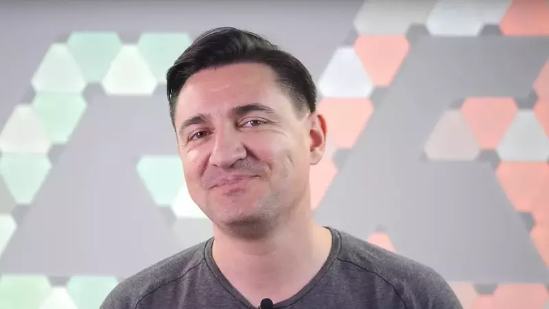 De ce și-a implantat George Buhnici un cip sub piele: „Da, sunt un cyborg”