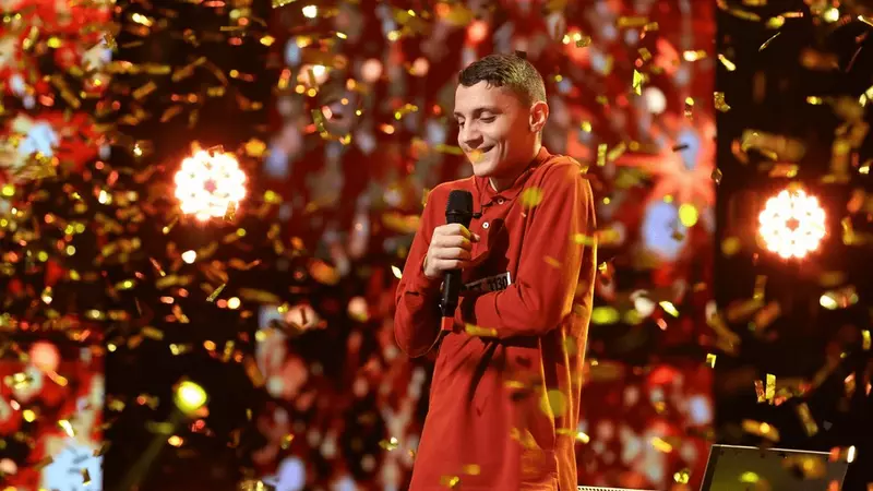 Cine este Emanuel Ion, tânărul care a primit Golden Buzz la Românii au Talent. Este nevăzător din naștere