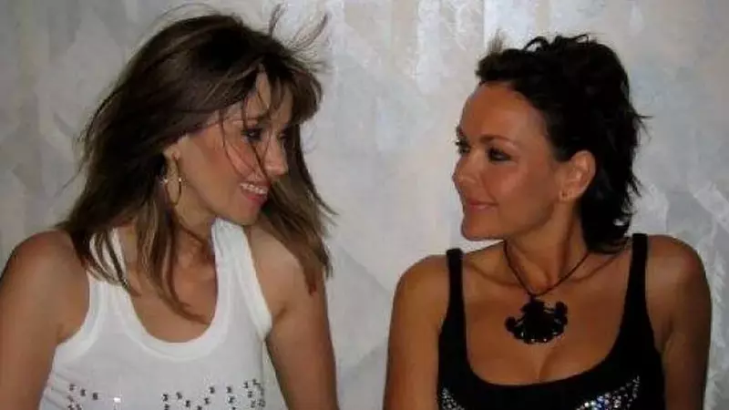 Le mai țineți minte pe surorile Fedorca? Cum arată acum Manuela și Liliana, artistele care făceau furori în anii 2000