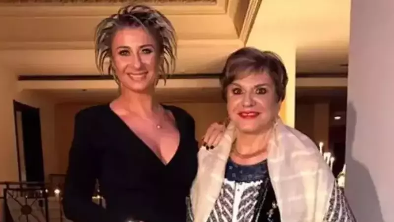 Anamaria Prodan, sfâșiată de durere la parastasul de patru ani al mamei sale: „Eu sunt copia ei fidelă, unu la unu”