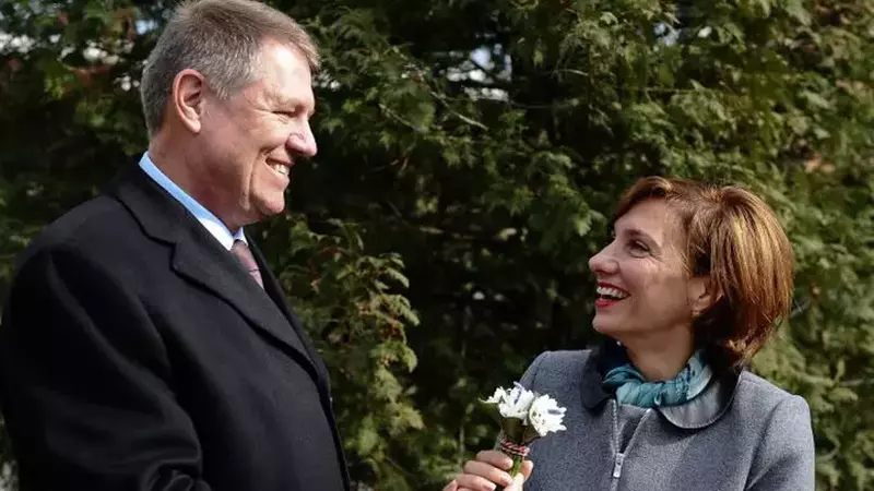 Cum arătau Klaus și Carmen Iohannis în tinerețe. Imagini de colecție
