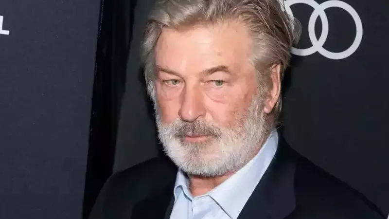 Alec Baldwin a ajuns la o înțelegere cu familia femeii pe care a împușcat-o mortal la filmări. Ce va primi soțul Halynei Hutchins