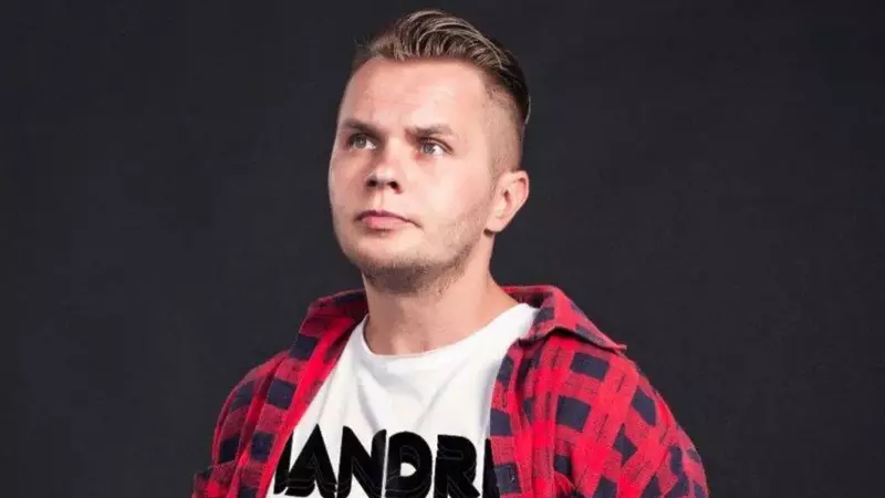 "Nevastă-mea zice că nu stau destul pe acasă". Cum își crește Codin Maticiuc copiii