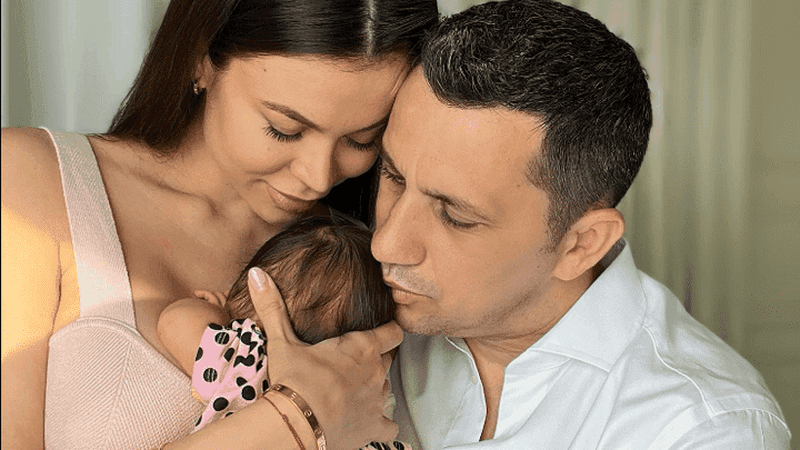 Ce spune Denisa Filcea, soția lui Flick, despre a doua sarcină: "Urmează un copil, după un alt copil"