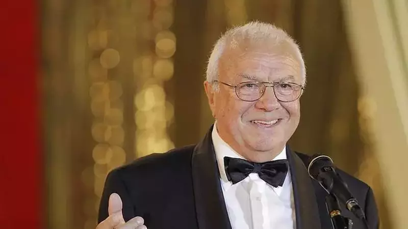 Cu ce se ocupă Cristian, fiul cel mic al lui Alexandru Arșinel. Are o afacere în agricultură și vinde persoal în piață