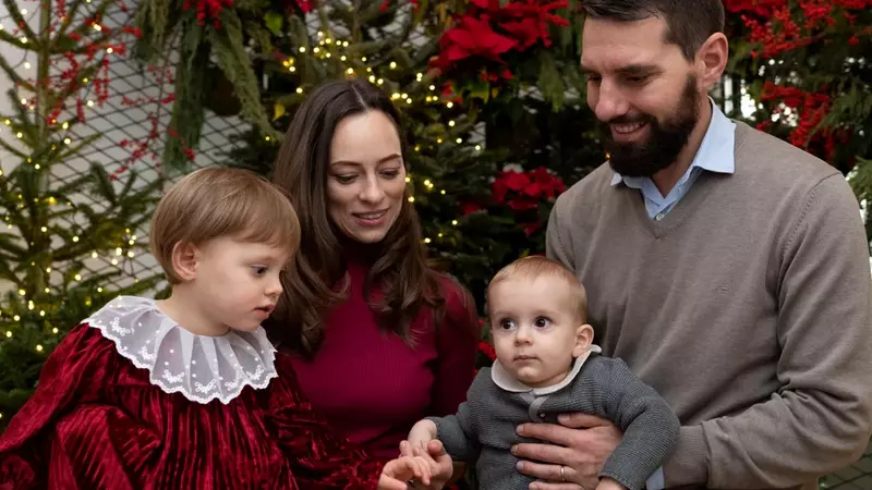 Fiul cel mic al Prințului Nicolae a împlinit 1 an. Imagini de colecție: "Retrăiesc emoția pe care am simțit-o alături de bunicul meu, Regele Mihai"